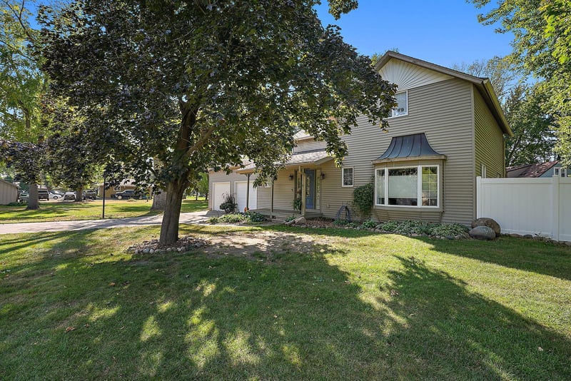 307 Shady Ln, Young America, MN 55397