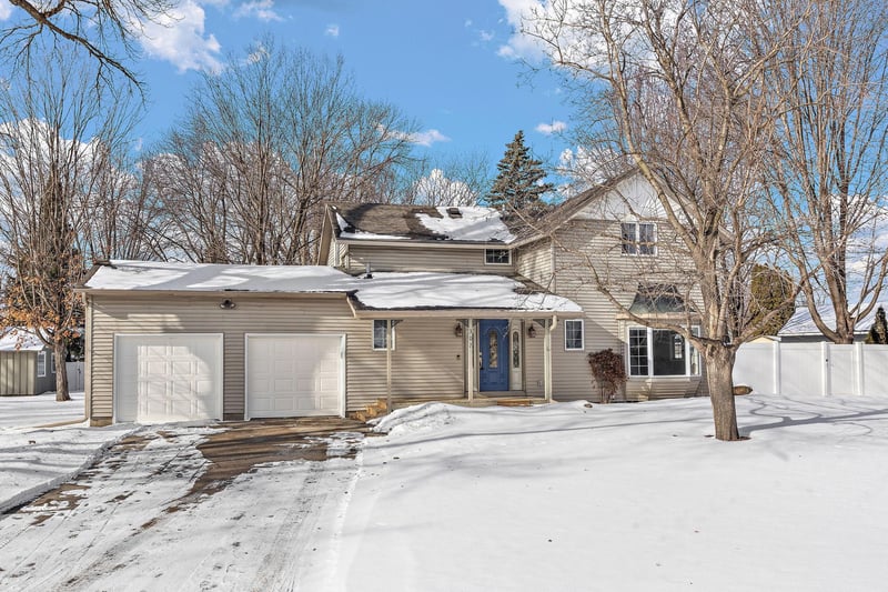 307 Shady Ln, Young America, MN 55397