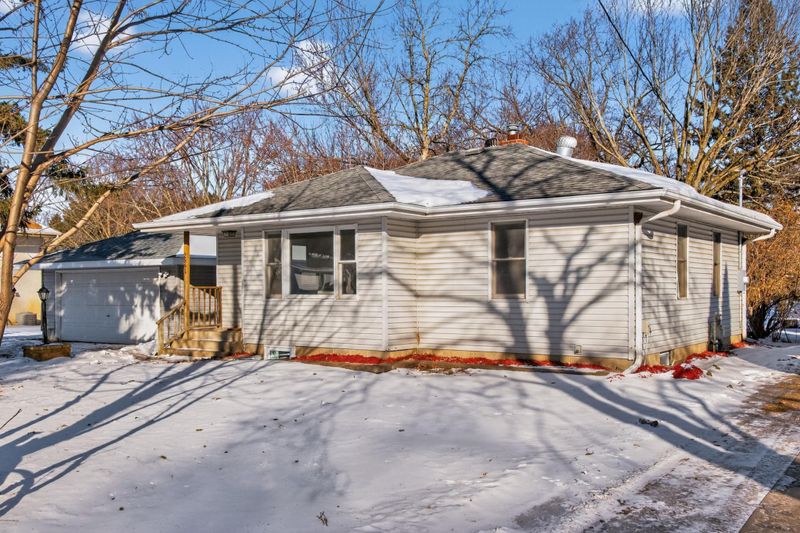 2561 Harvester Ave E, Maplewood, MN 55119