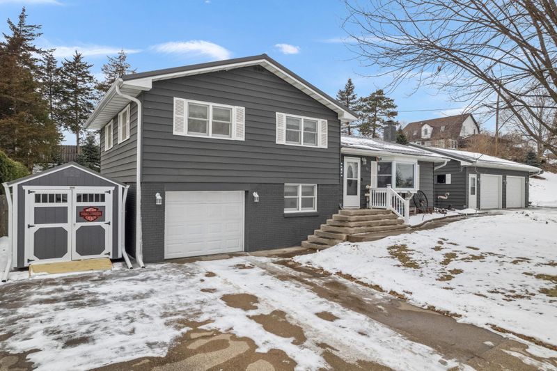 36 Skunk Hollow Rd, La Crescent, MN 55947