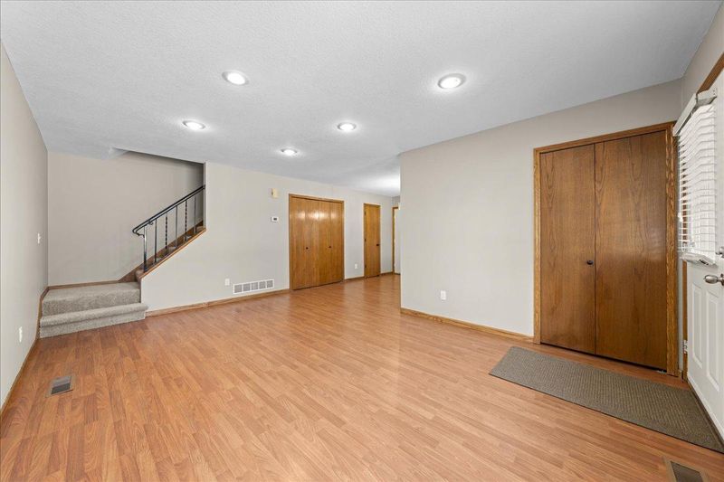 4205 Centerville Rd, Vadnais Heights, MN 55127
