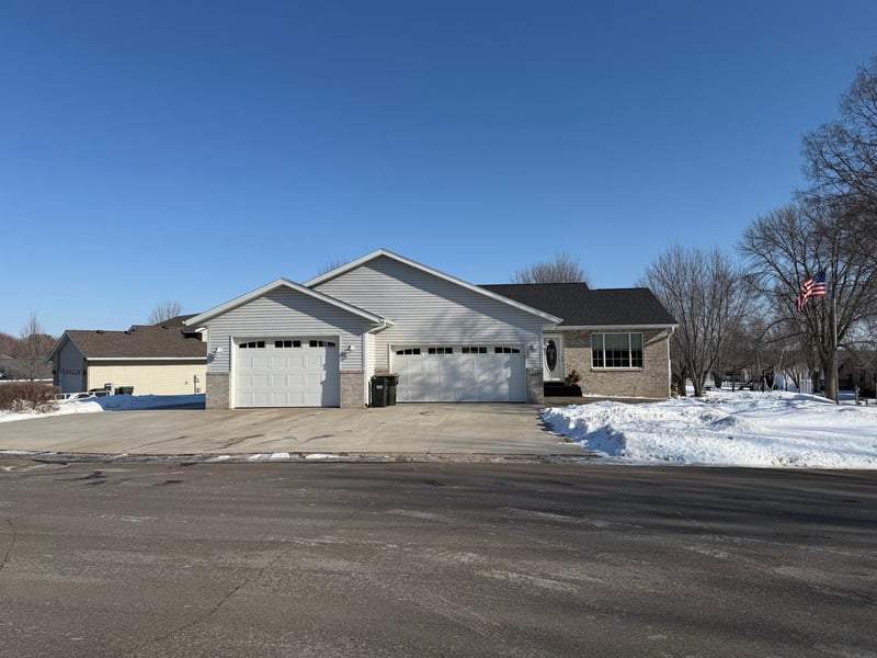 327 Golfview Dr, Albany, MN 56307