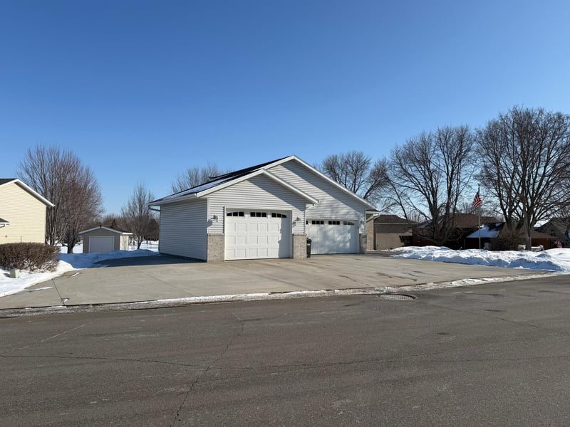327 Golfview Dr, Albany, MN 56307
