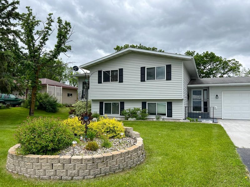 107 Harding St S, Karlstad, MN 56732