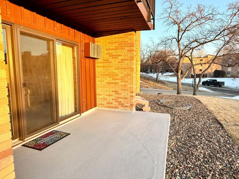 2700 Oxford St N #104, Roseville, MN 55113