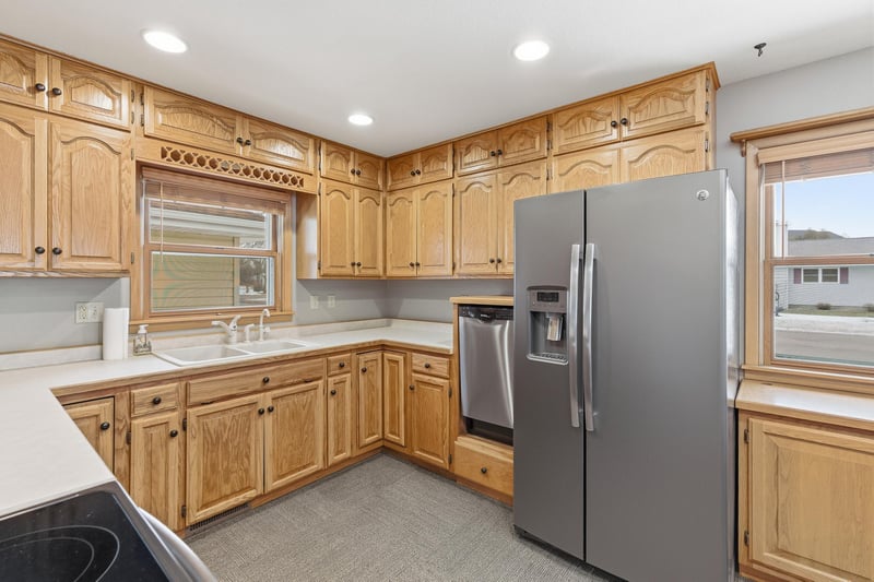 17 Gold St, Minnesota Lake, MN 56068