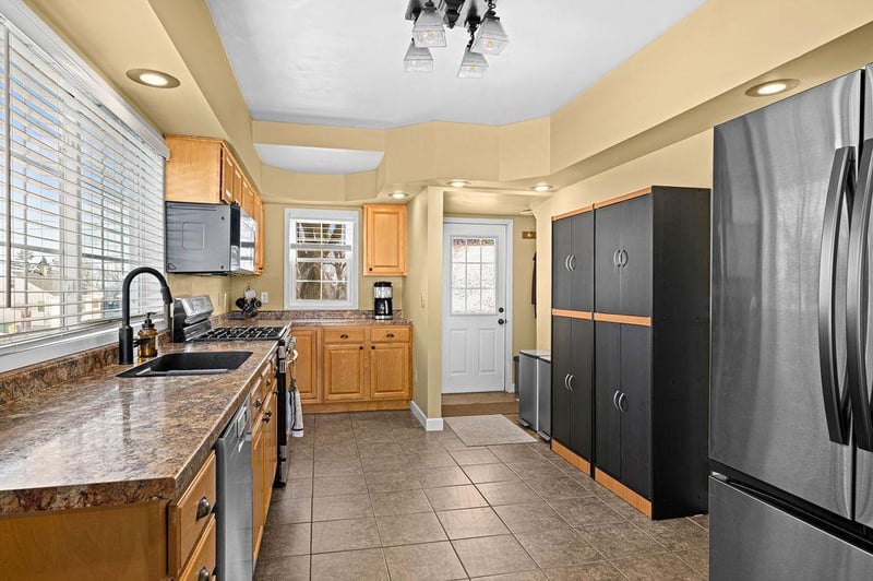 2502 W 15th St, Duluth, MN 55806