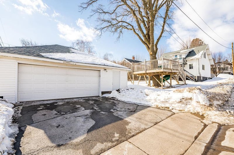 2502 W 15th St, Duluth, MN 55806