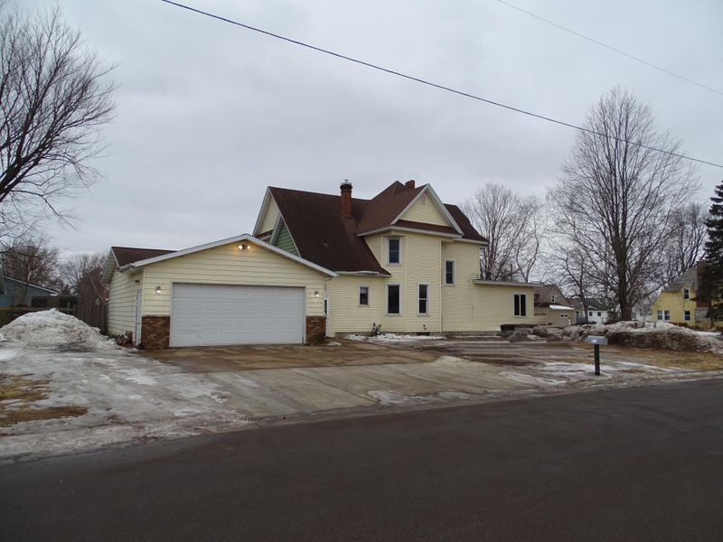 515 E Prospect St, Durand, WI 54736