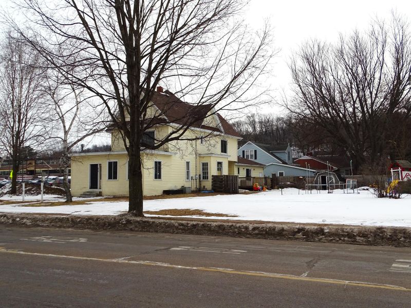 515 E Prospect St, Durand, WI 54736