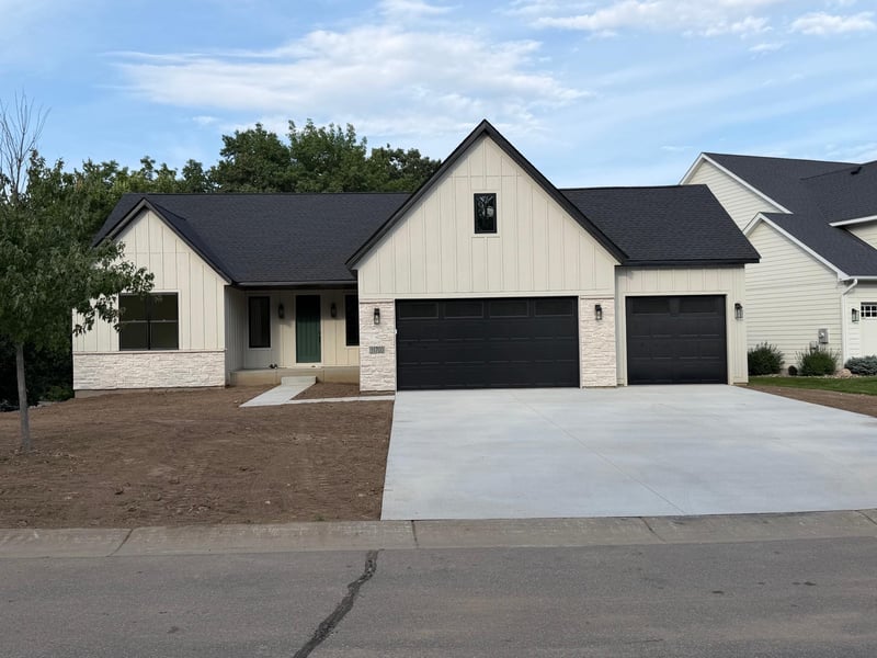 11700 Azure Ln, Inver Grove Heights, MN 55077