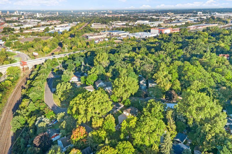 2401 Commonwealth Ave, Saint Paul, MN 55108
