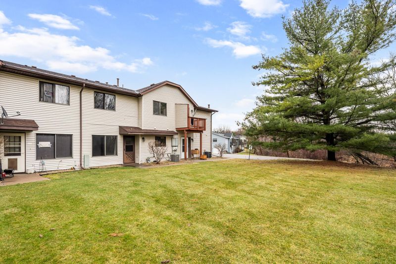 1658 Helena Rd N, Oakdale, MN 55128