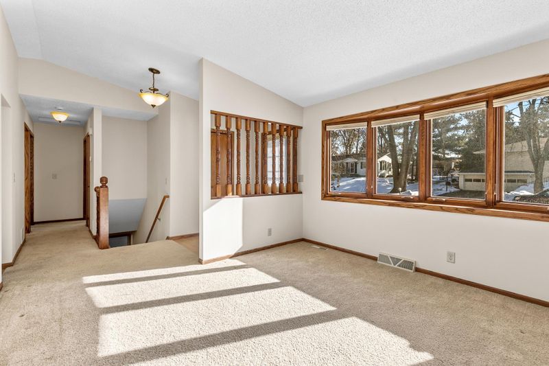 727 Terrace Dr, Roseville, MN 55113