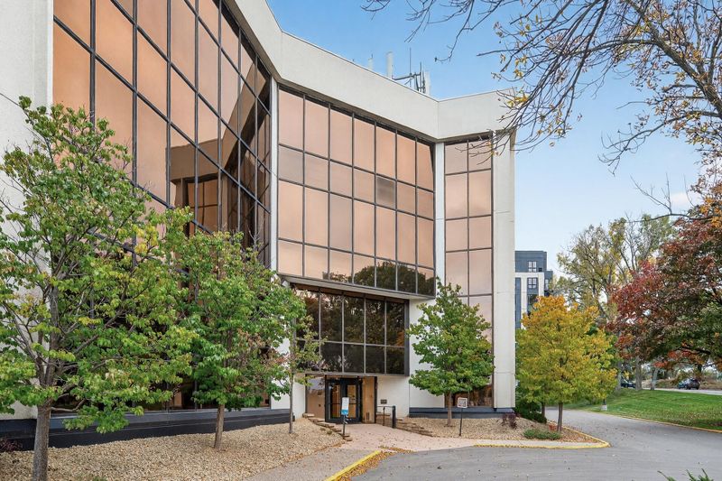 5200 Willson Rd, Edina, MN 55424