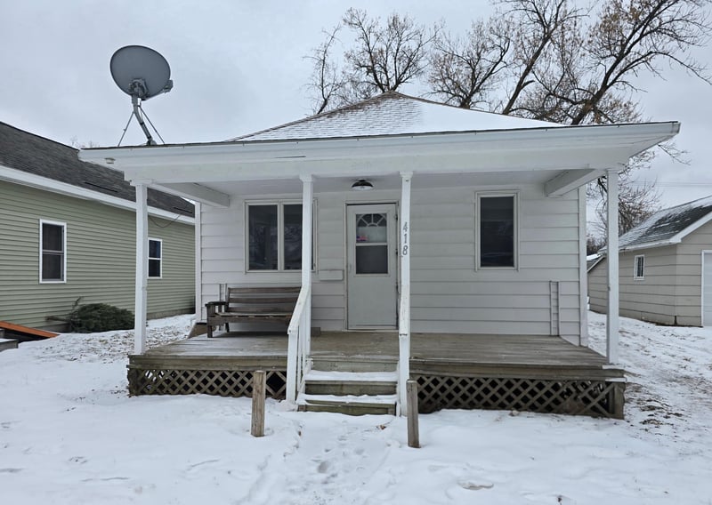 418 3rd St SW, Pipestone, MN 56164