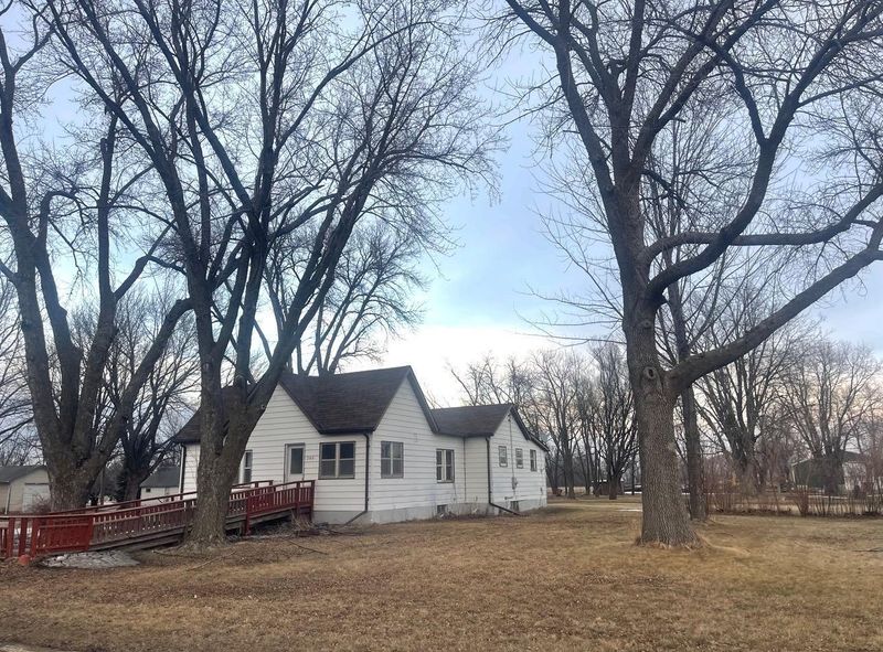 200 5th St, Walnut Grove, MN 56180