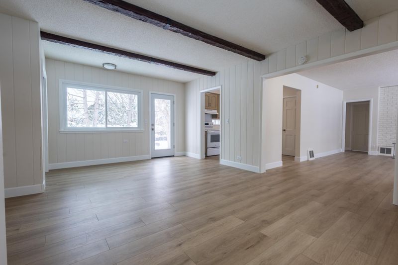 2421 Mcnair Dr N, Golden Valley, MN 55422