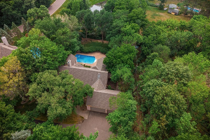 4902 Woodhurst Ln, Minnetonka, MN 55345