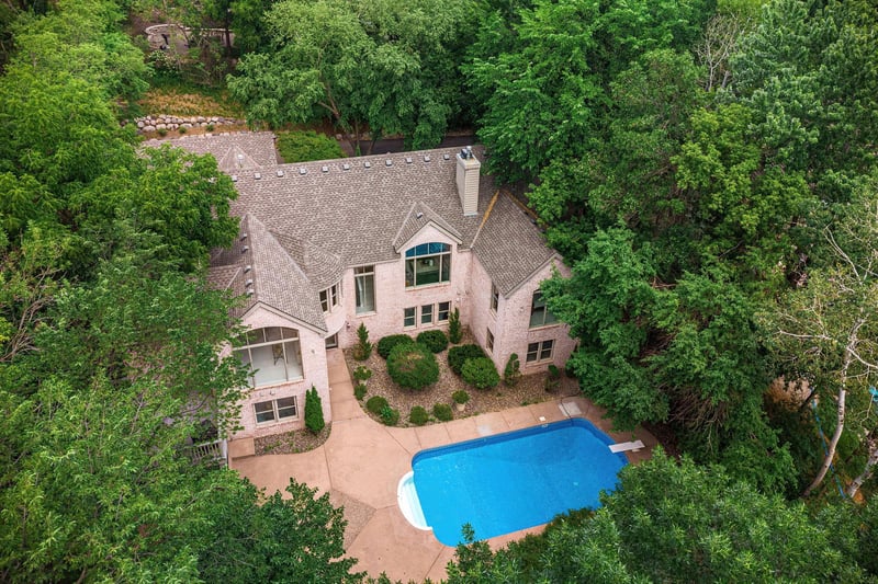 4902 Woodhurst Ln, Minnetonka, MN 55345