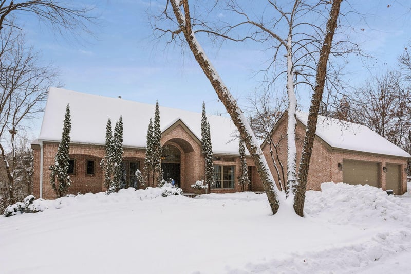 4902 Woodhurst Ln, Minnetonka, MN 55345