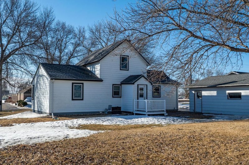 204 Mclaughlin Ave W, Kandiyohi, MN 56251