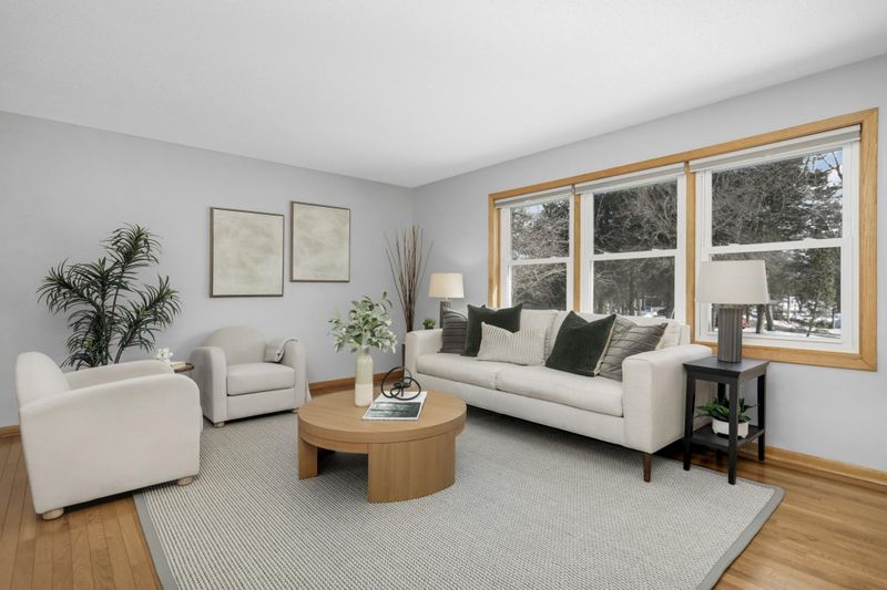 5245 Oxford St N, Shoreview, MN 55126