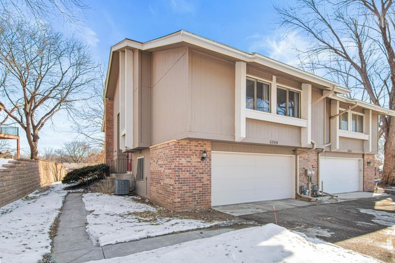 6844 Buckingham Ct, Woodbury, MN 55125