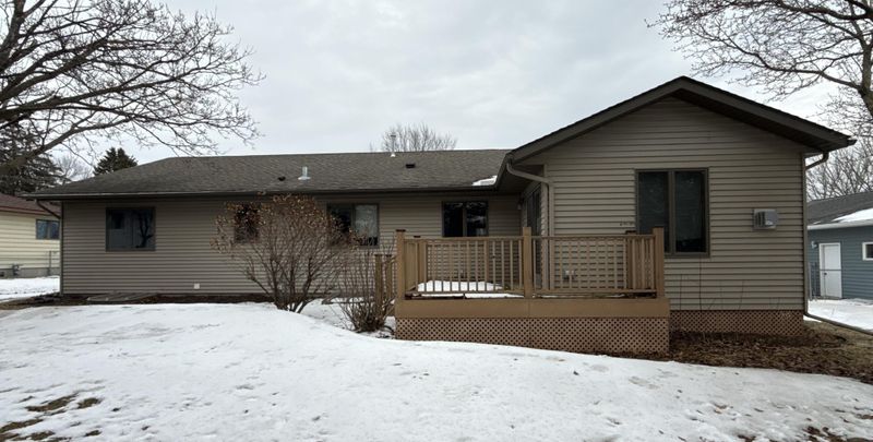 28 Mitchell Dr, Faribault, MN 55021
