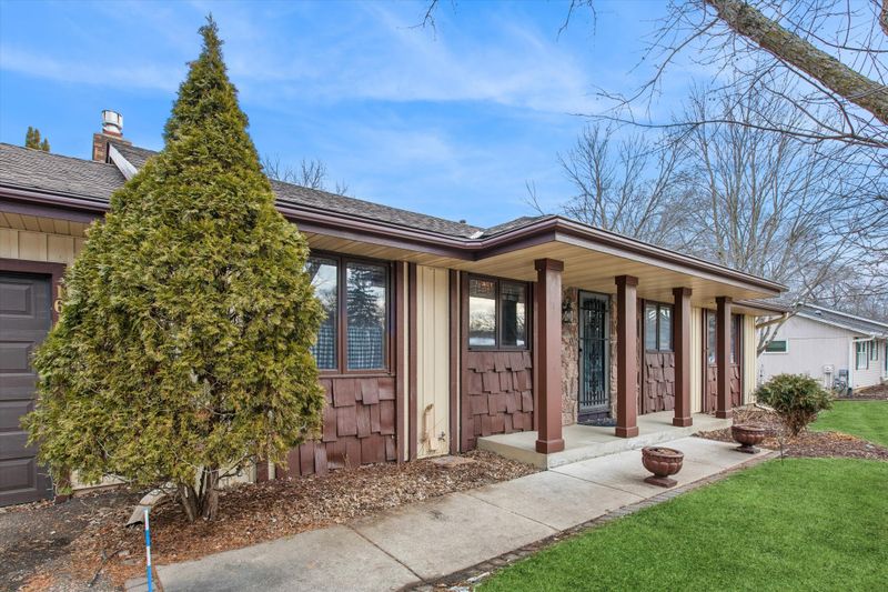 16108 Kensington Ct, Minnetonka, MN 55345