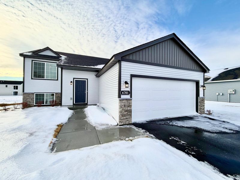 6701 Granby St, North Branch, MN 55056