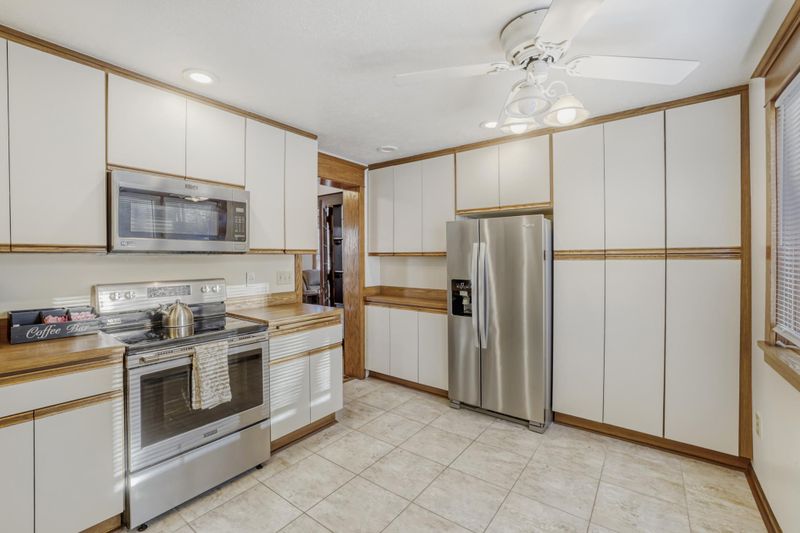 401 Highway 7, Excelsior, MN 55331