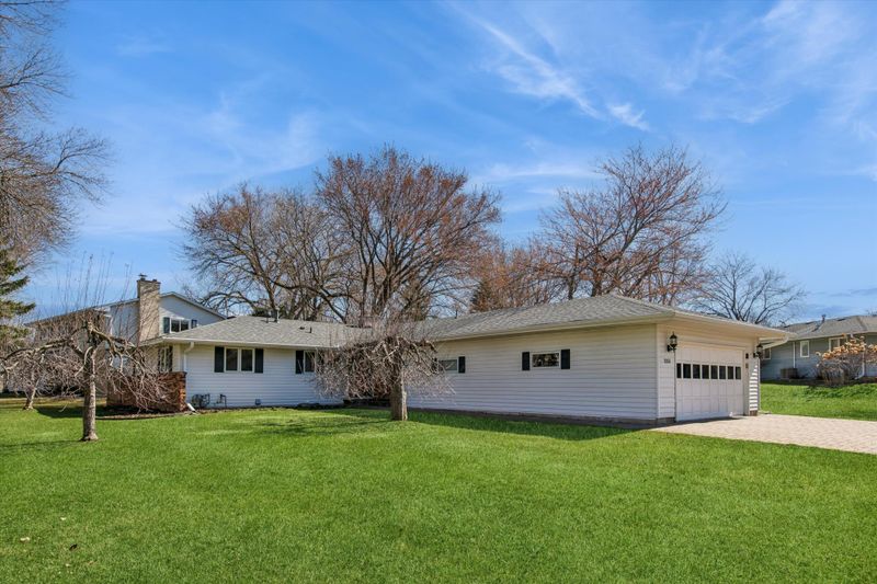 2201 Tamarack Ln, Burnsville, MN 55337