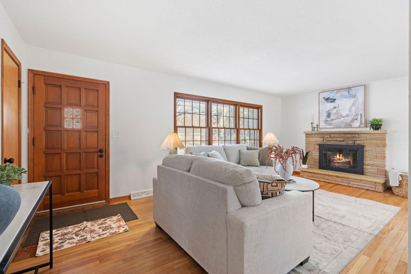 4409 W 89th St, Bloomington, MN 55437