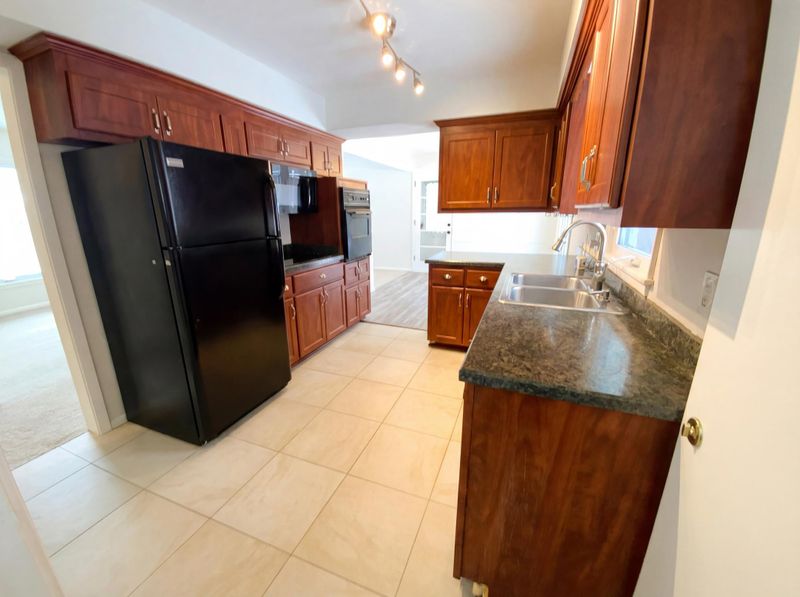 2316 W 97th St, Bloomington, MN 55431