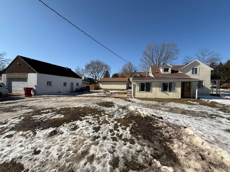 301 4th St SW, Pine Island, MN 55963
