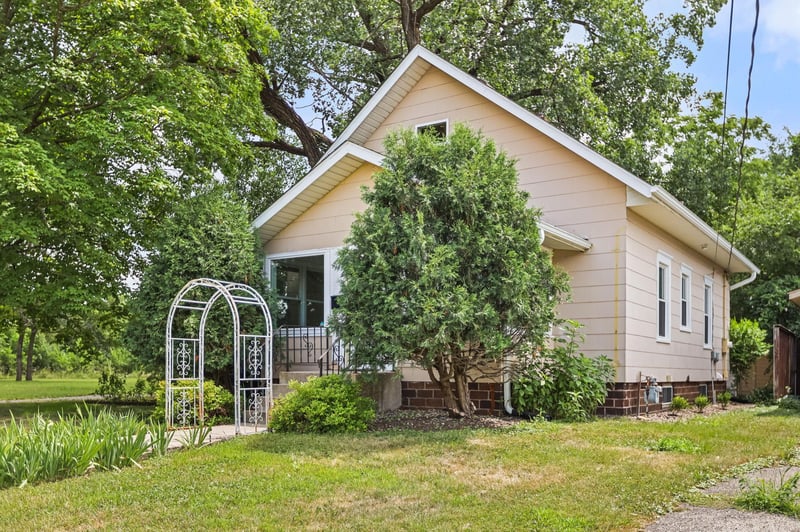 901 3rd St NW, Faribault, MN 55021