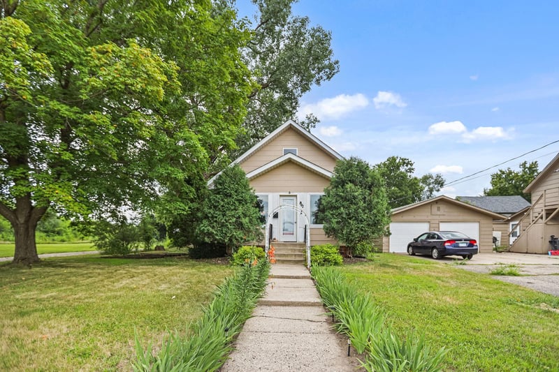 901 3rd St NW, Faribault, MN 55021