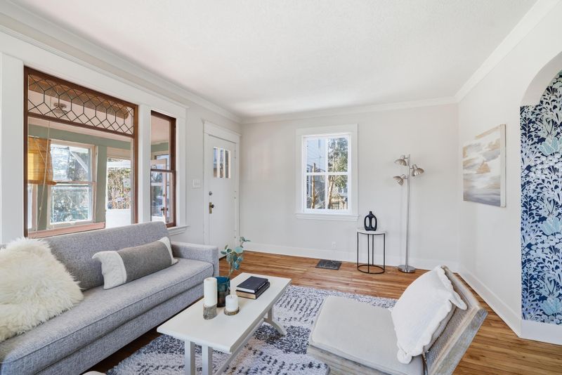 906 E 36th St, Minneapolis, MN 55407