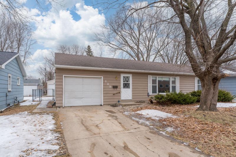 123 Knollcrest Dr, Mankato, MN 56001