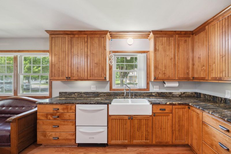 1028 13th St E, Glencoe, MN 55336