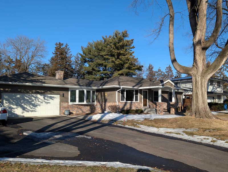 1314 E 98th St, Bloomington, MN 55425