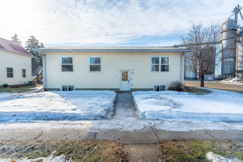 211 1st St SE, Elbow Lake, MN 56531