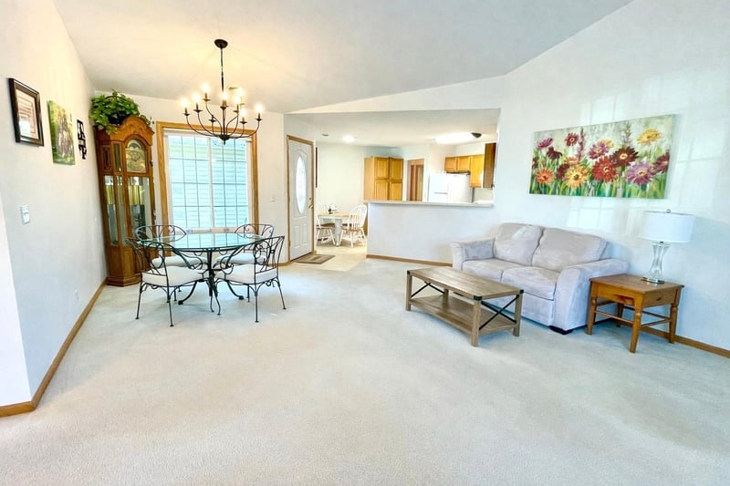 25555 Park Ln, Shorewood, MN 55331