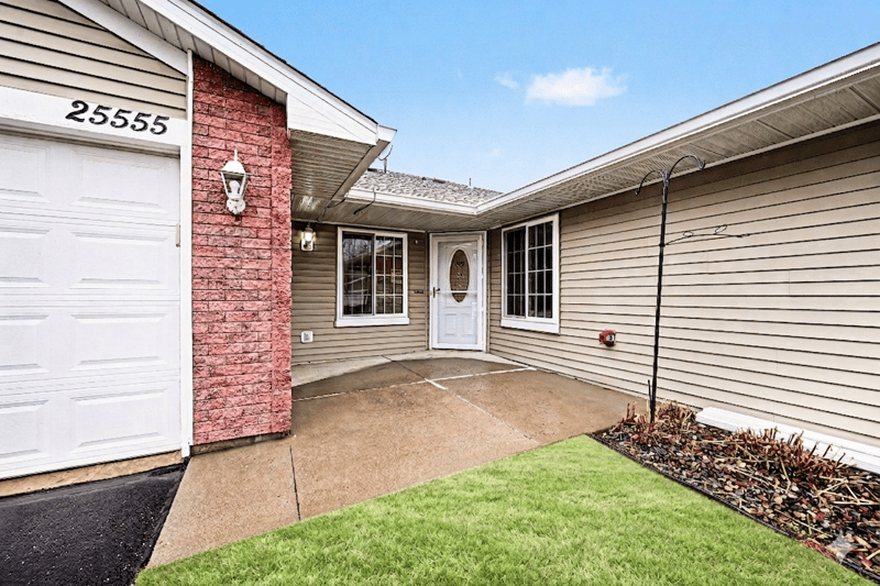25555 Park Ln, Shorewood, MN 55331