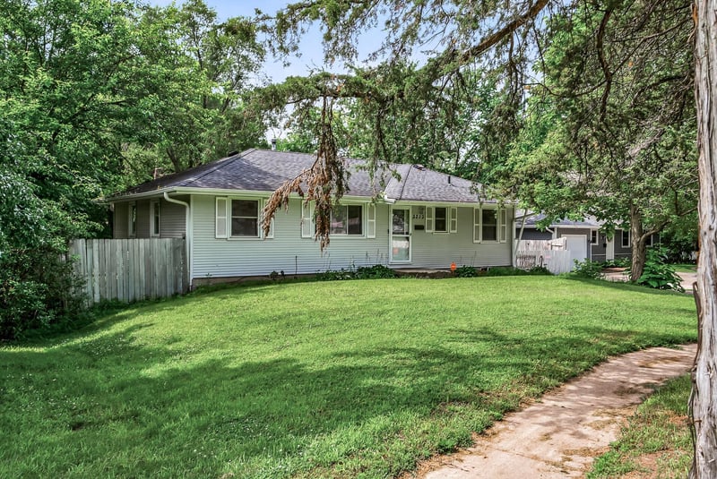 3213 W Old Shakopee Rd, Bloomington, MN 55431