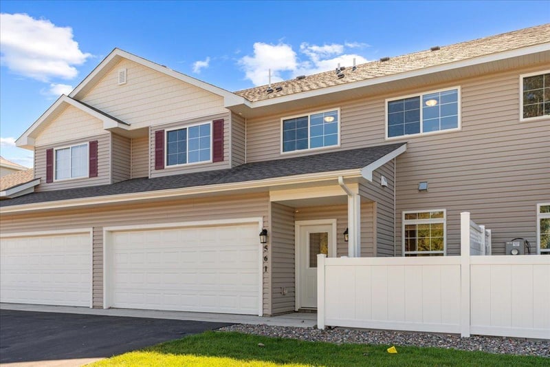 561 19th Pl SE, Cambridge, MN 55008