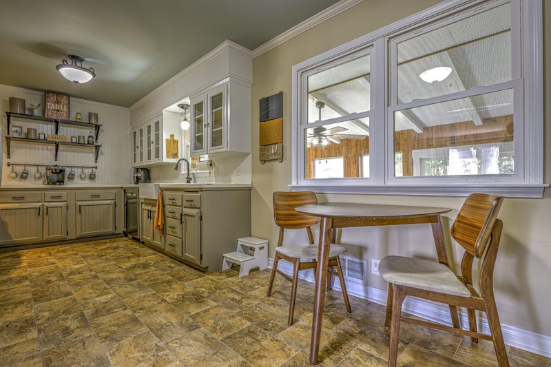 108 Mark Dr NE, Hutchinson, MN 55350