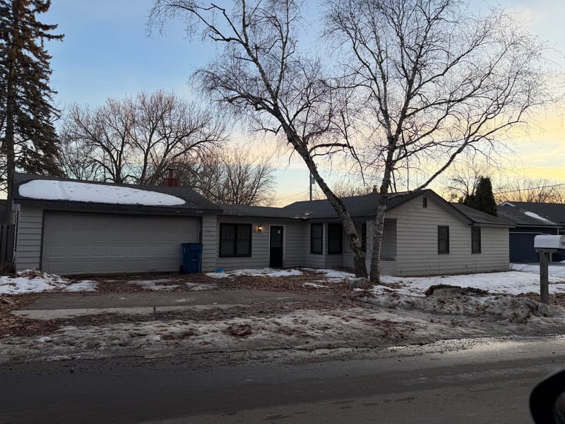 15 Pleasant Ave, Excelsior, MN 55331