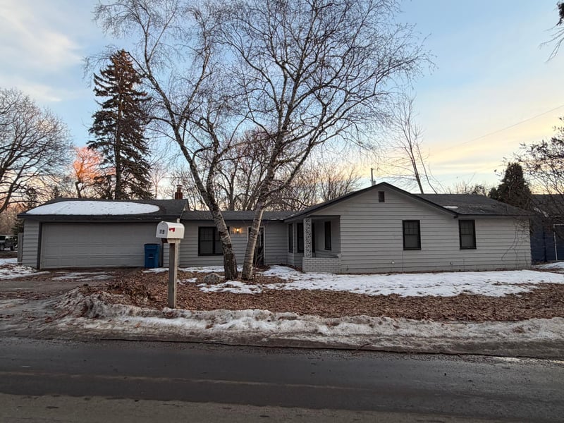 15 Pleasant Ave, Excelsior, MN 55331